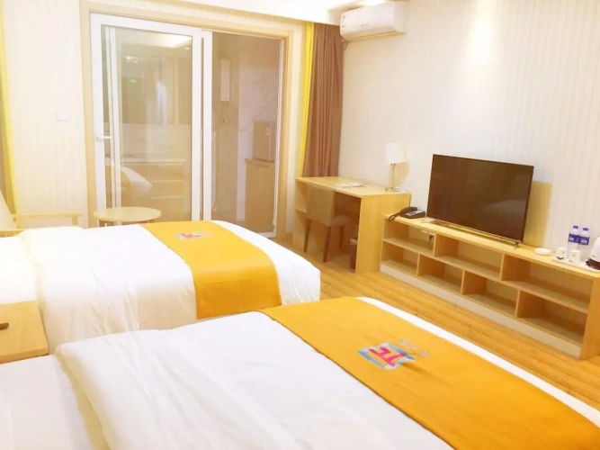 Standard Twin room with city view