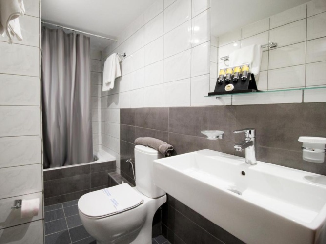 Standard Triple room with city view