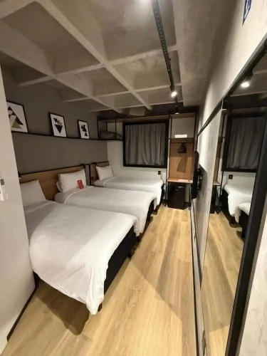 Standard Triple room