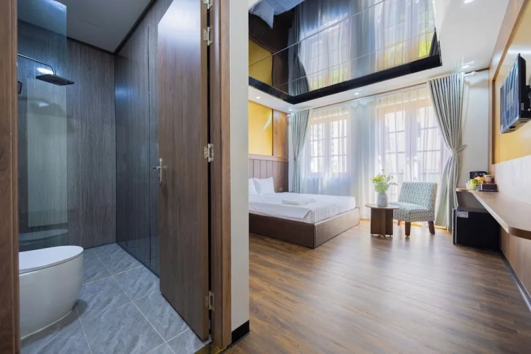 Deluxe Double room with balcony and with city view