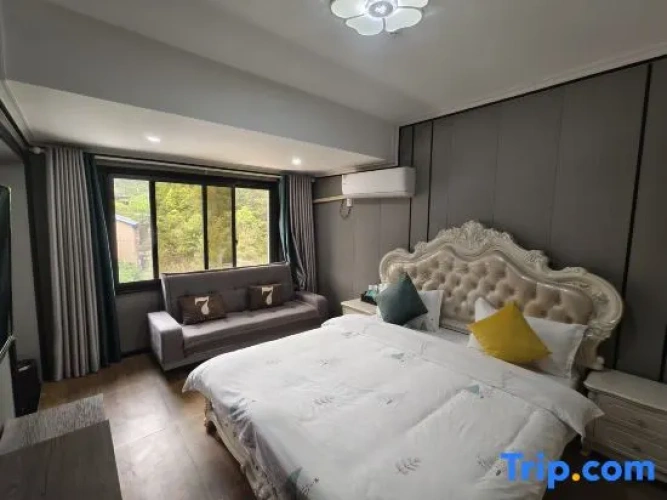 Standard Quadruple Family room