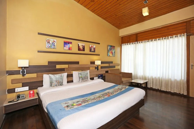 OYO 8600 Hotel Deepali Executive