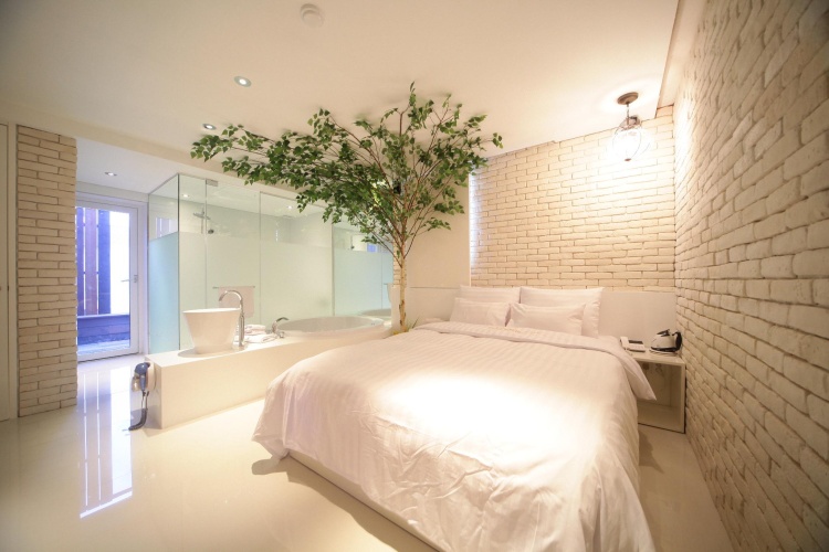 Premier room