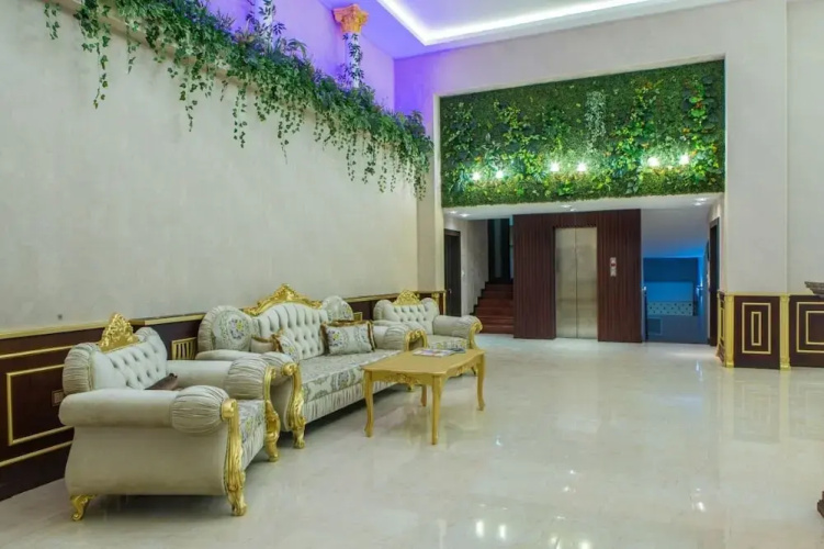 Raymond Hotel