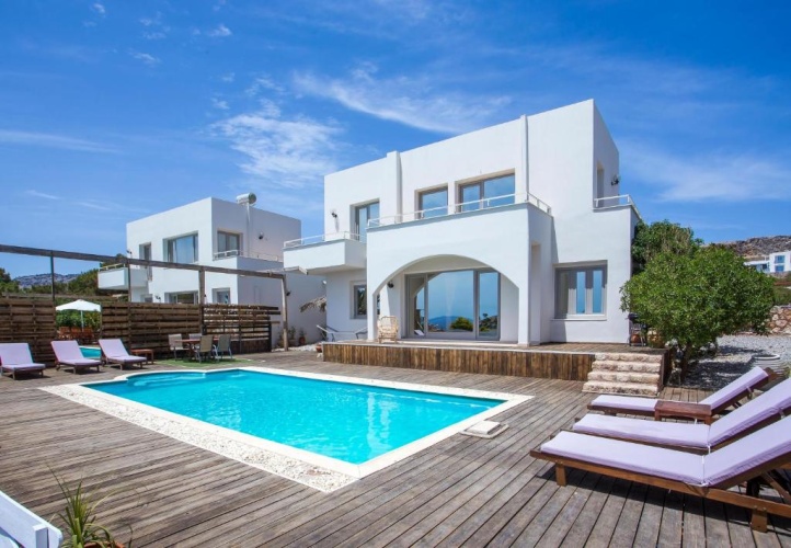 3 Bedrooms Villa