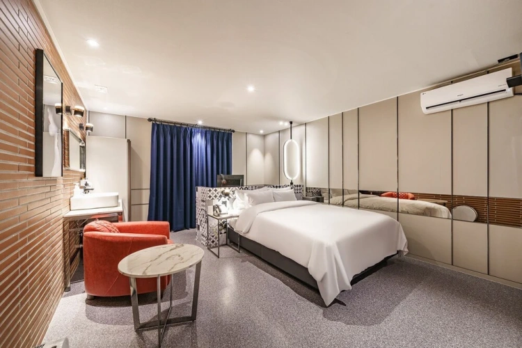 Premier room