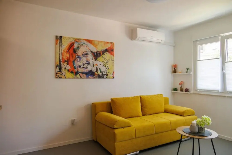 Apartment Sleeps 4 With Free Parking