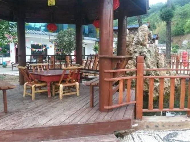 Baotianman Shanshui Inn