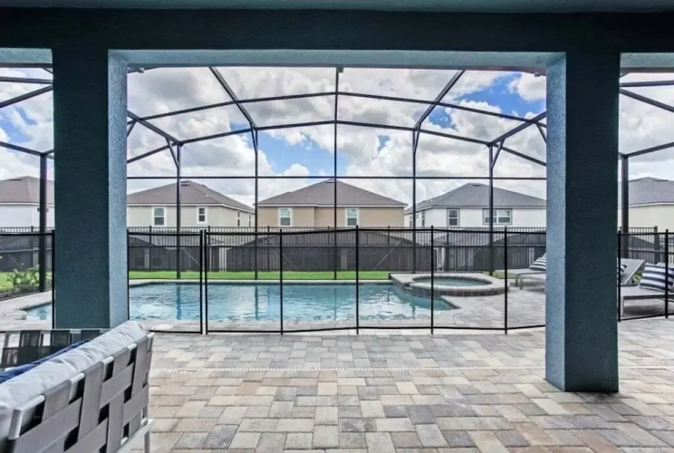 6 Bedrooms Villa