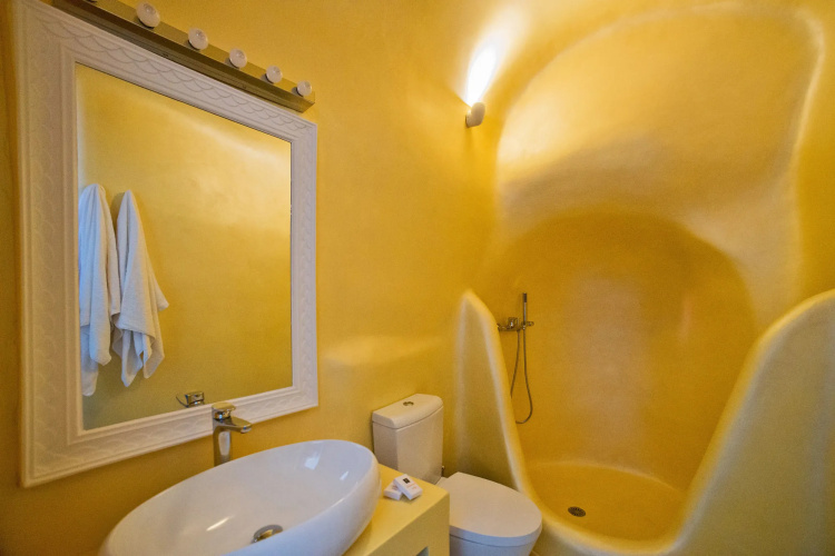 Luna Santorini Suites