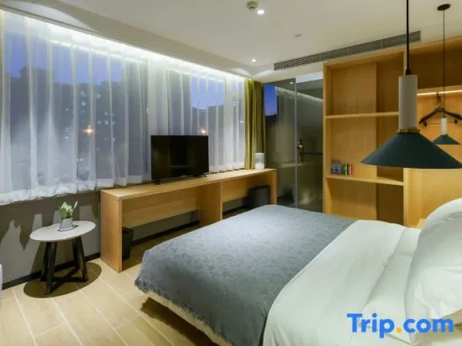 Standard Double room with street view