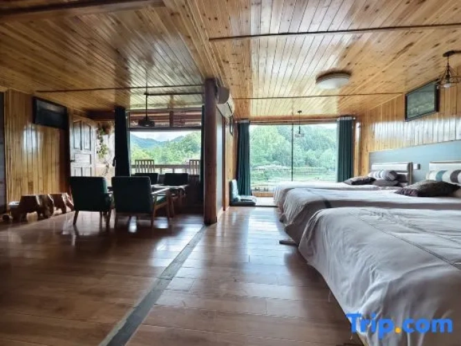Standard Triple room with balcony