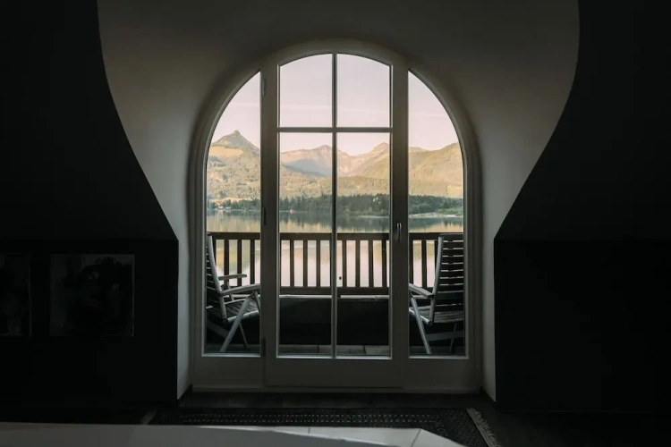 Suite with balcony and with lake view