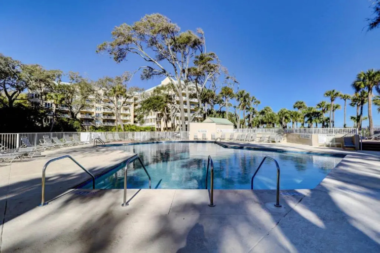 710 Barrington Park