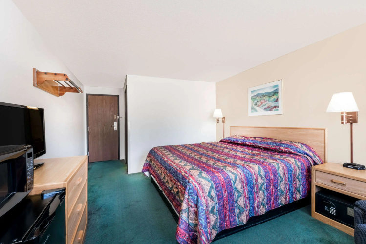 Super 8 by Wyndham Belle Fourche SD