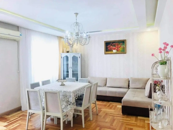 3 Bedrooms Apartment