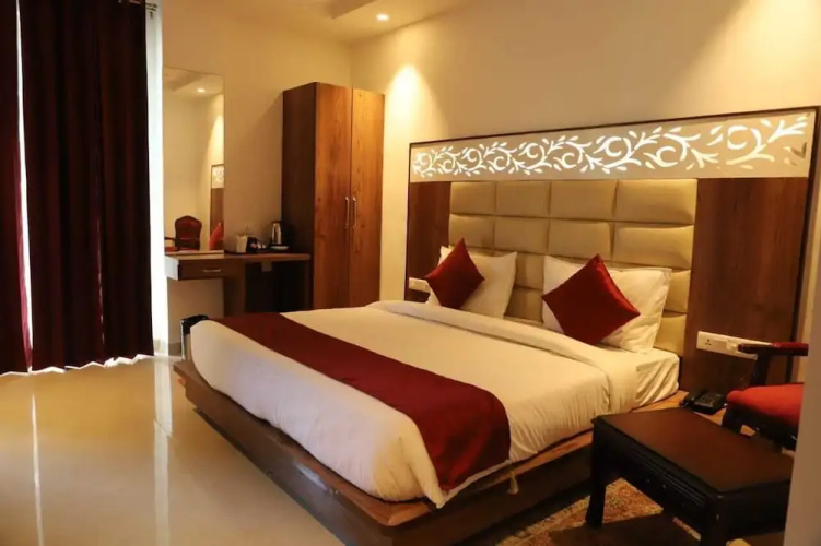 Rr Hotel By Sonachi