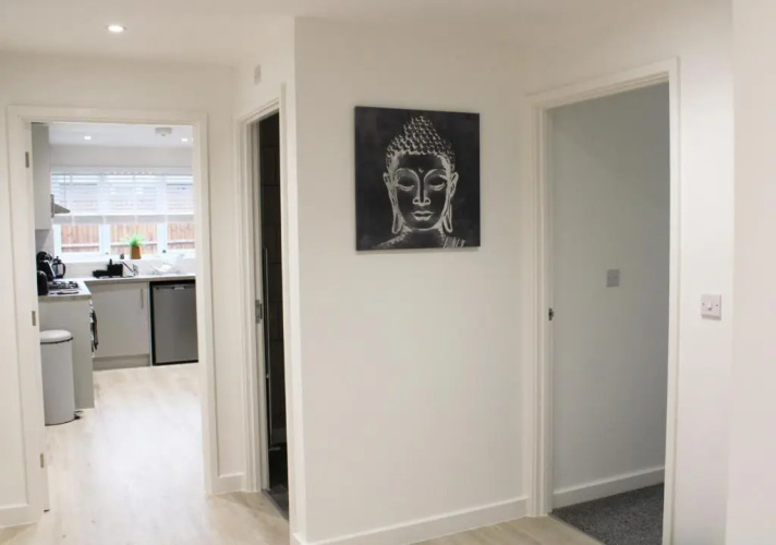Low Cost, 4 Bed with Parking & Large Garden 08