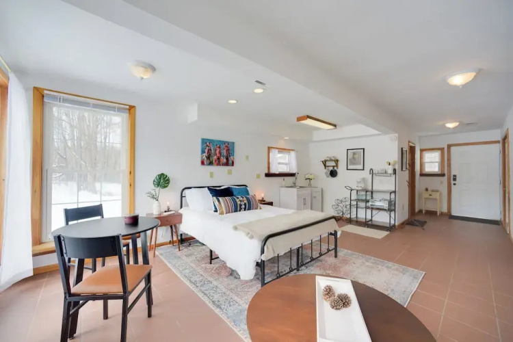 Cozy Studio on Secluded 55 Acres w/ Fire Pit!
