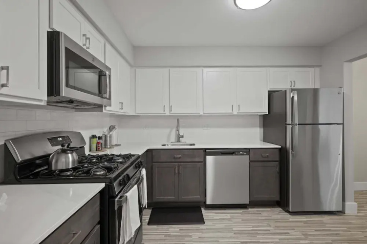 Inviting 2BR 2BA Unit in Rochester Hills