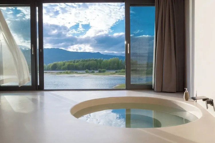 Standard Double room with lake view