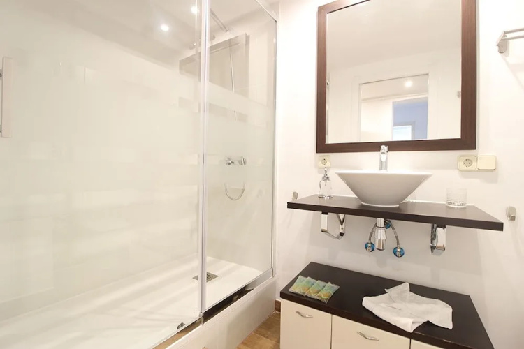 Luminous Apartment in Chueca Allôhousing