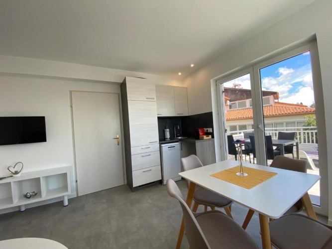 Apartment with balcony