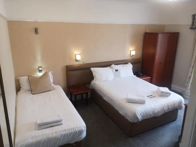 Standard Triple room