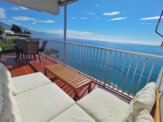 2 Bedrooms Apartment with sea view