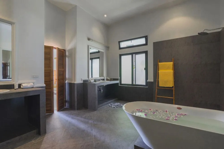 Luxury Beach Front Noble House Villa