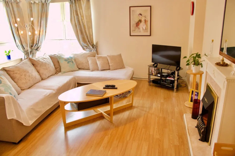 3 Bedroom Flat In Edinburgh
