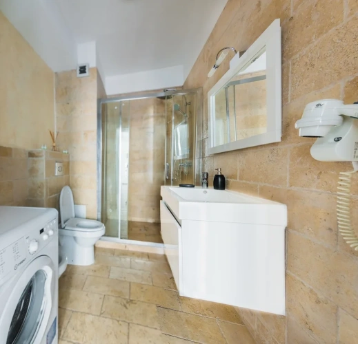 2 Bedrooms Apartment with lake view