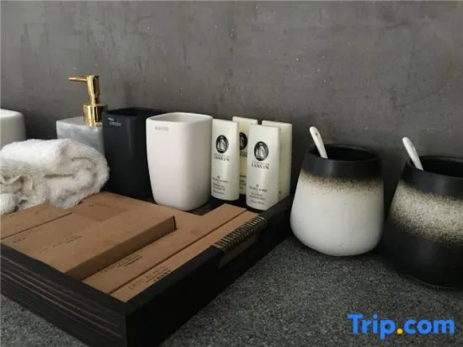 Wutong Banshan Hostel