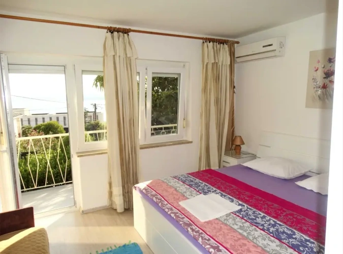 2 Bedrooms Classic Apartment