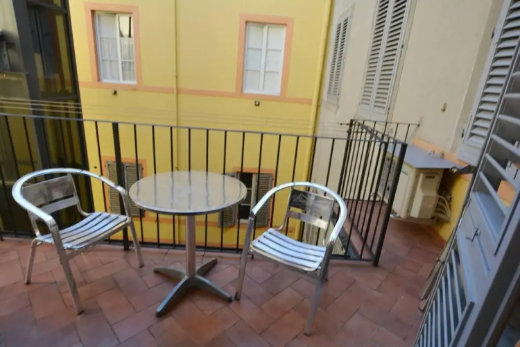 Immaculate 2-bed Apartment in Firenze