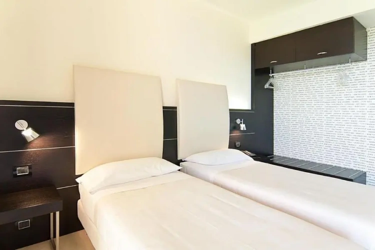 Standard Twin room with balcony