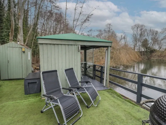 The Lakeside Yurt