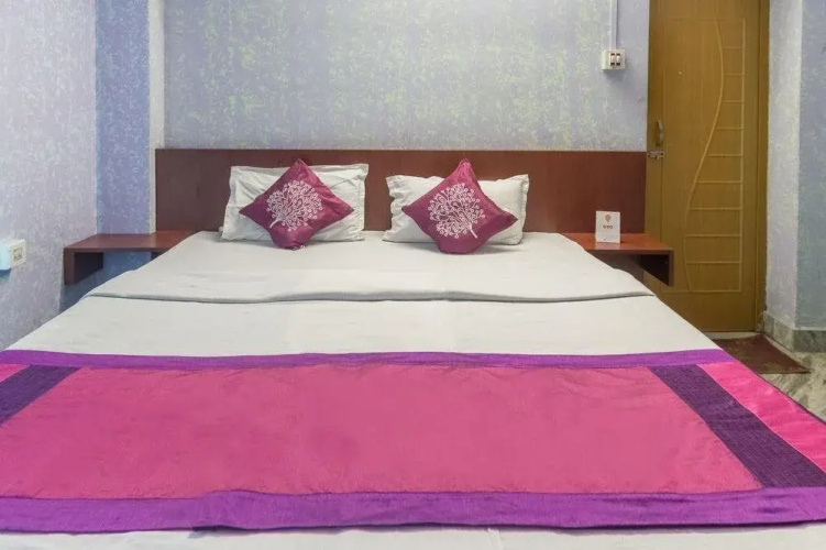 Om Regency By OYO Rooms