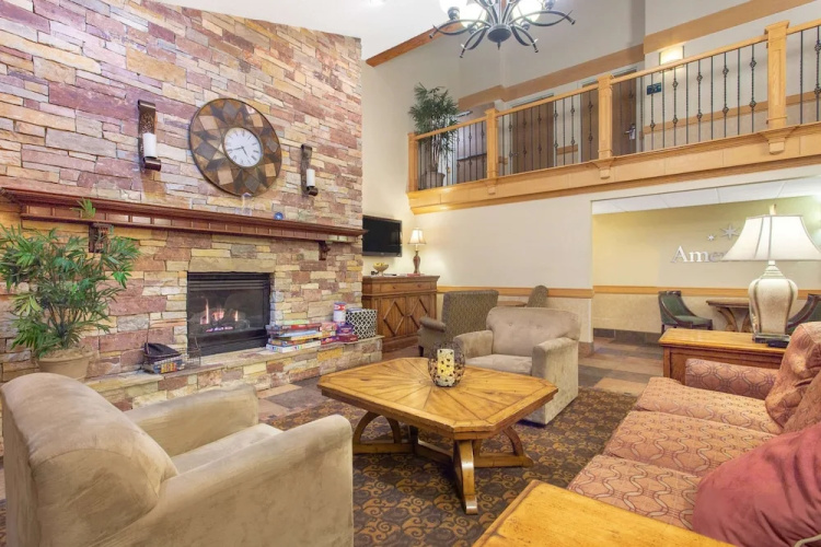 AmericInn Hotel & Suites Sheboygan