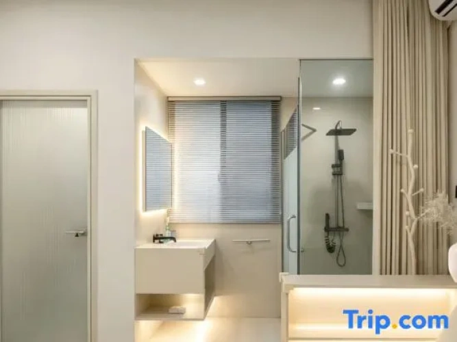 Standard Twin room with courtyard view