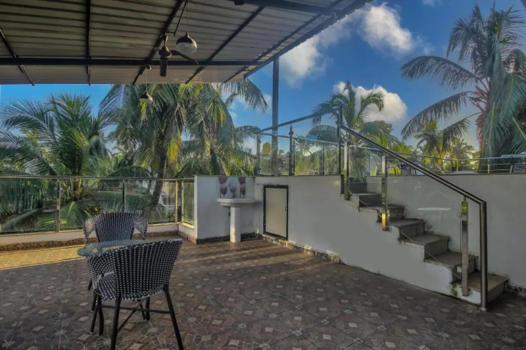 14 Door Home Stay
