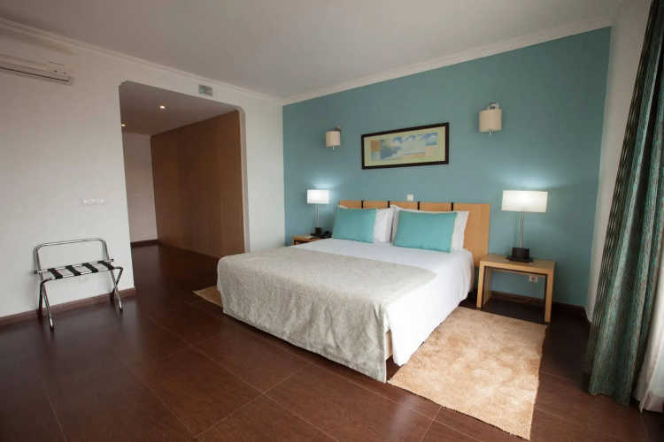 Luna Hotel Zombo