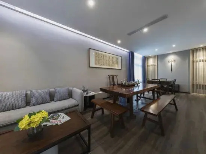 Modern Crown Hotel