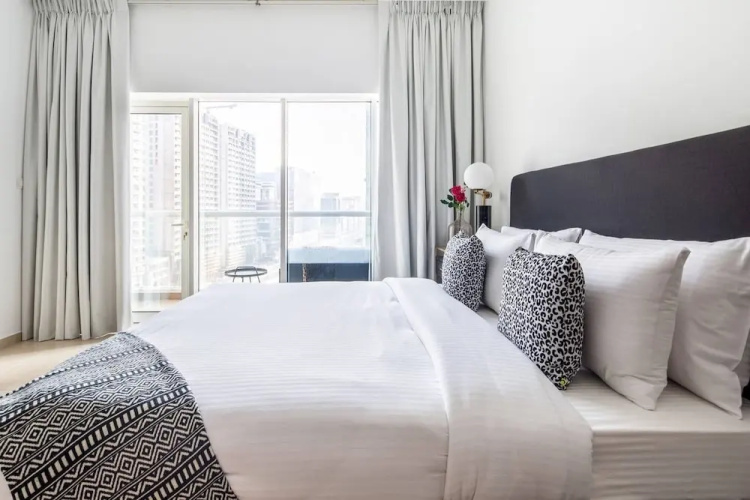 Modern Rustic Studio Apartment in Downtown Dubai