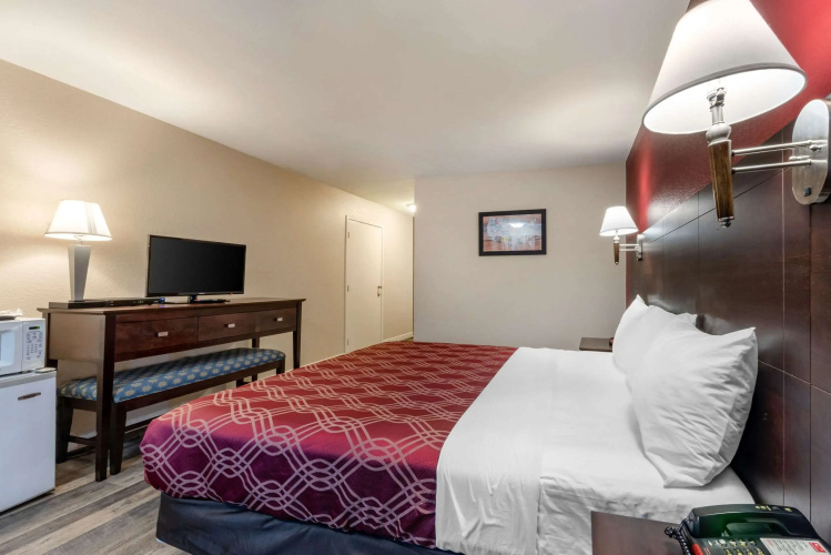 Bay Breeze Inn