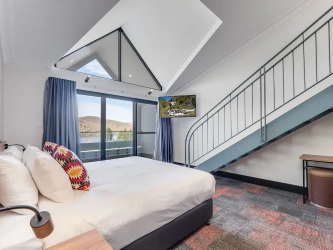 Superior Quadruple room with balcony and with lake view