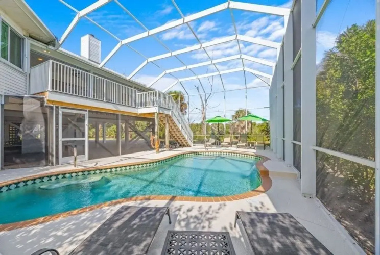 Osprey House 4 Bedroom Home by RedAwning