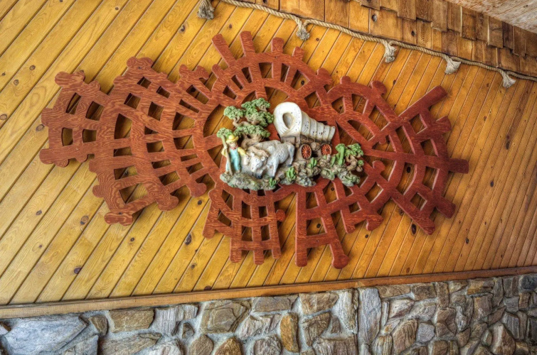 Cedar Wood Inn