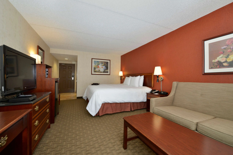 Hampton Inn East Aurora