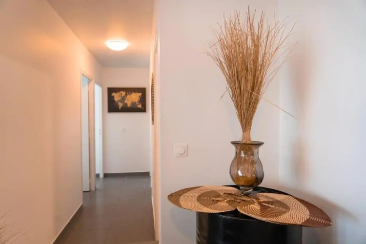 3 Bedrooms Apartment